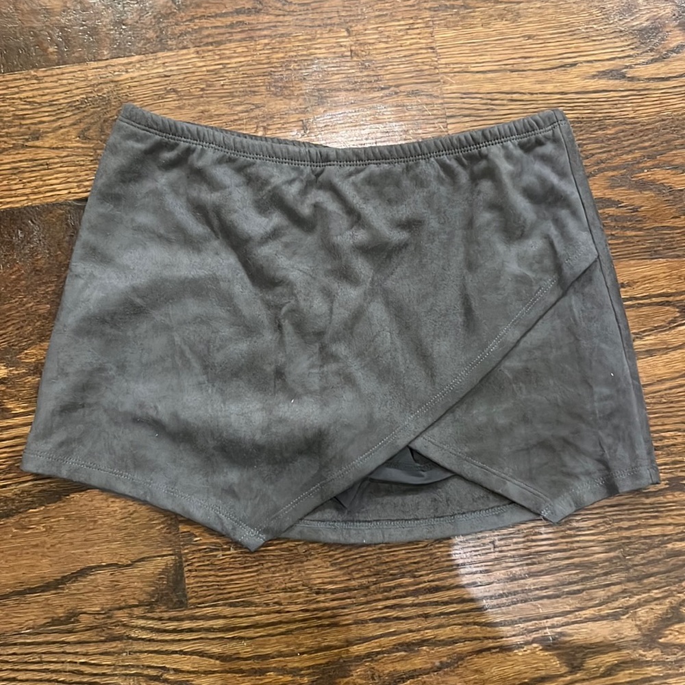 NEW WITH TAGS Charcoal grey faux suede skort - Picture 2 of 4